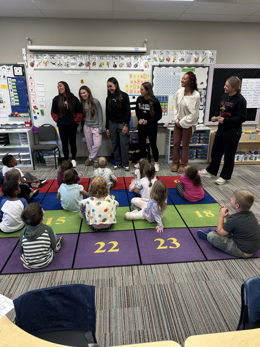CycloneSB's tweet image. we had a blast hanging out with the students of Meeker Elementary this morning 😁

🌪️🥎🌪️