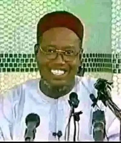 May Allah have mercy on Sheikh Ja’afar Mahmud Adam ❤️.
A true scholar, righteous and fearless in truth.
May Allah grant him Aljannatul Firdaus 🤲🌹