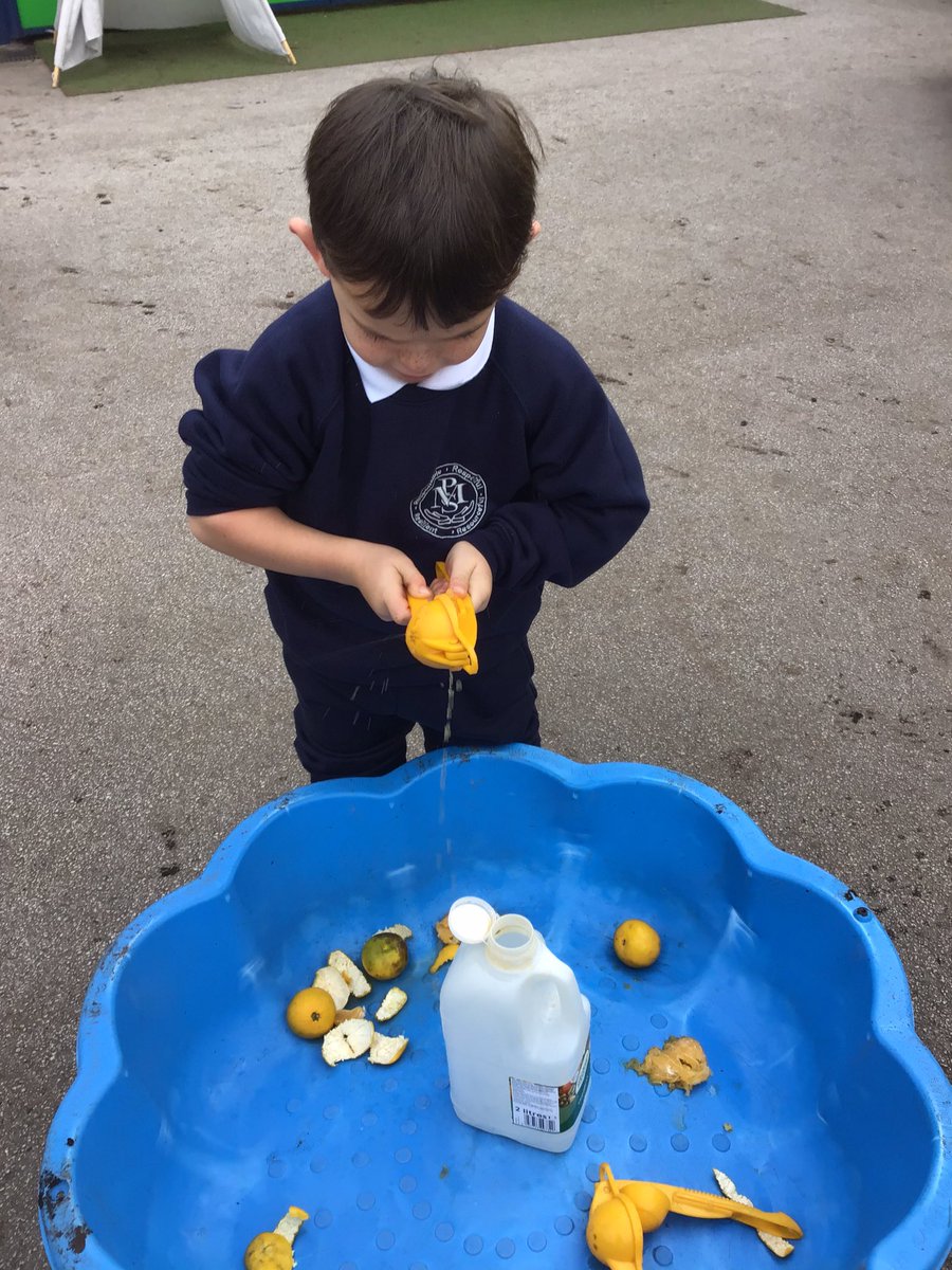 Receptionmonksd's tweet image. Juice anyone?  Today, we used our muscles to juice some tangerines to make juice. #classR1