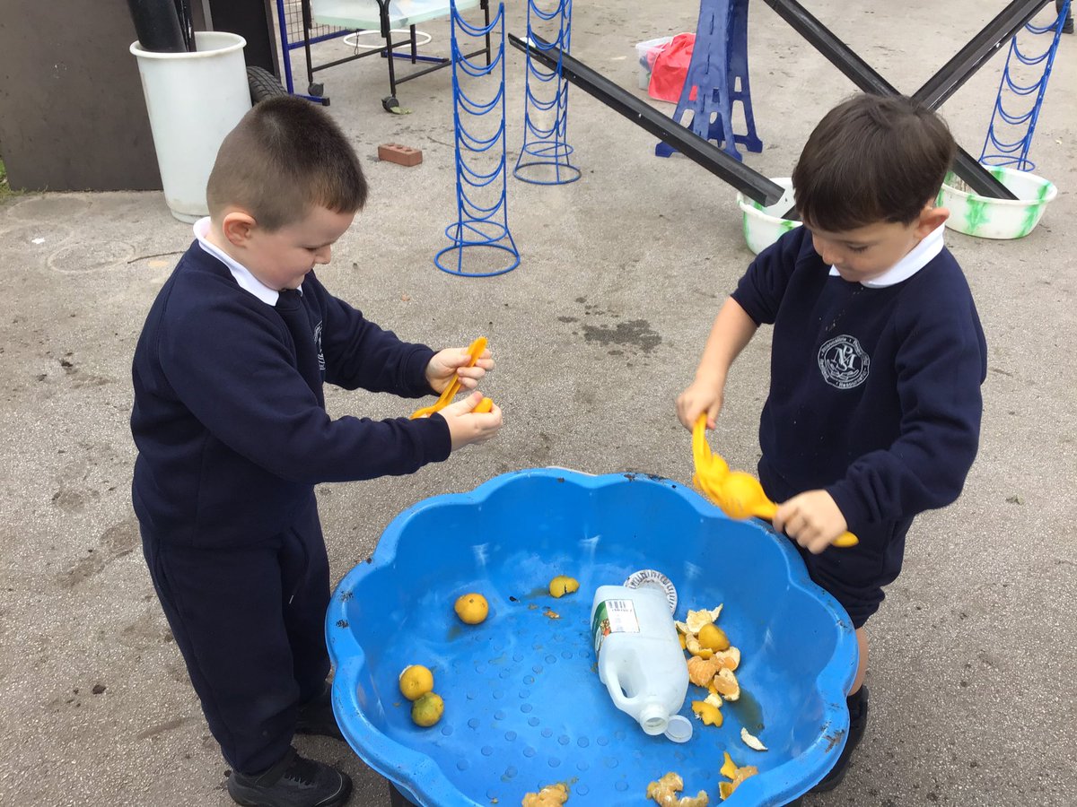Receptionmonksd's tweet image. Juice anyone?  Today, we used our muscles to juice some tangerines to make juice. #classR1