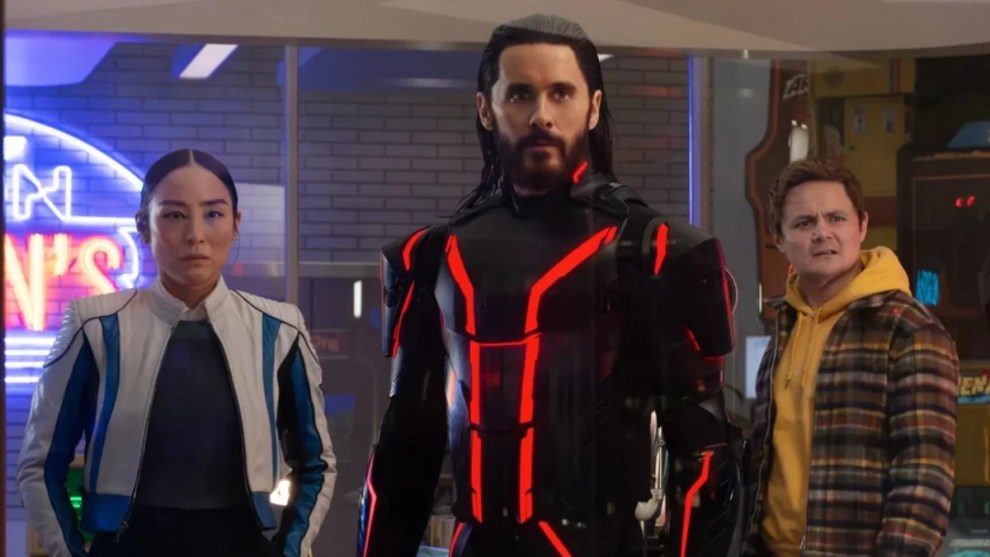 wehaveahulk's tweet photo. #TronAres is visually stunning (especially on IMAX!) with a pulse pounding Nine Inch Nails soundtrack, but it's missing the connective tissue of the first 2. While the themes of AI are intriguing, Ares isn't a compelling enough protagonist to carry the film, unlike Sam &amp; Quorra https://t.co/Cw7LoO5zBS
