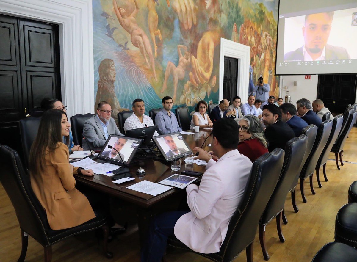 La visión de nuestro Gobernador <a href="/AlfonsoDurazo/">Alfonso Durazo</a> es de gran alcance con la construcción de la nueva Aduana Agua Prieta–Douglas II, que es parte de la modernización de cruces fronterizos de Sonora.

En reunión con los alcaldes de Agua Prieta y Douglas, representantes del Senado