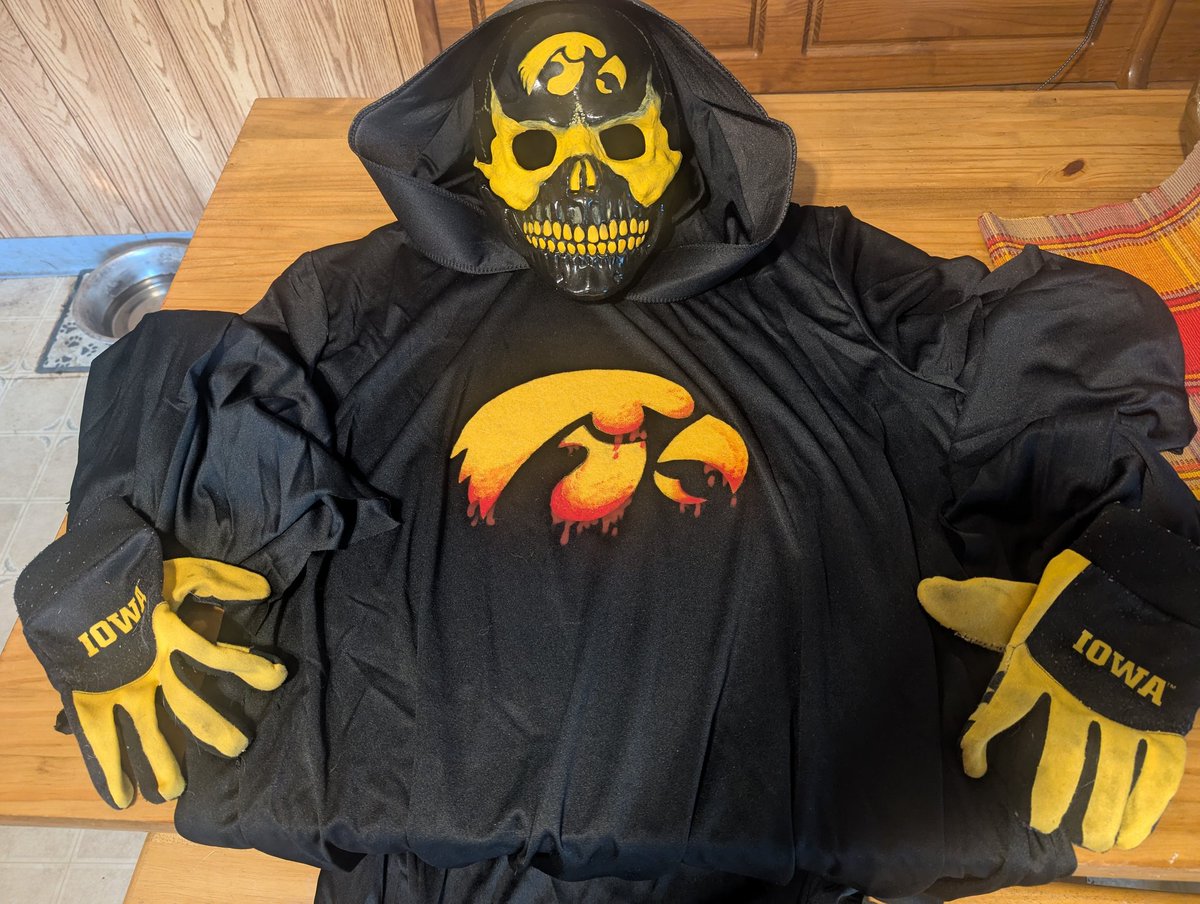 Officially set for the Black Out game on the 25th! 
🎃💛🖤🎃💛🖤🎃💛🖤🎃