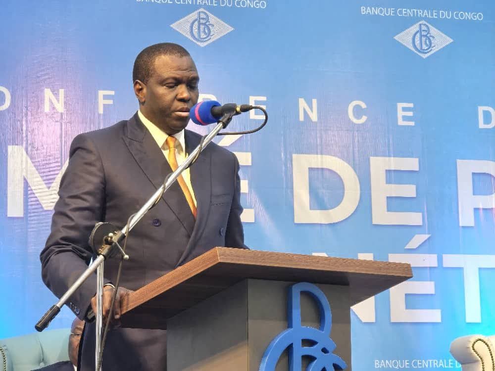 #RDC: le gouverneur de la Banque centrale du Congo (BCC), André Wameso, a affirmé mardi que la récente appréciation du franc congolais face au dollar américain résulte directement des mesures prises par l’institution monétaire pour stabiliser le marché de change.
« Je voudrais