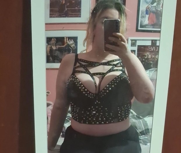 mia4brutality's tweet image. Finished my paige top! I know its early but im getting so excited to meet @Saraya at ftlow in February!! #paigewwe #WWE #saraya