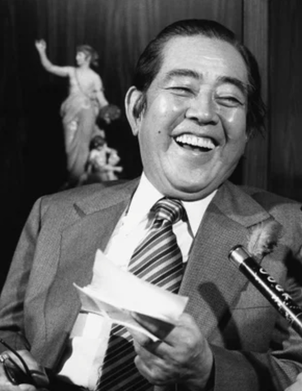 代85） 佐藤 栄作 肉筆書 元内閣総理大臣 ノーベル平和賞受賞 色紙 書