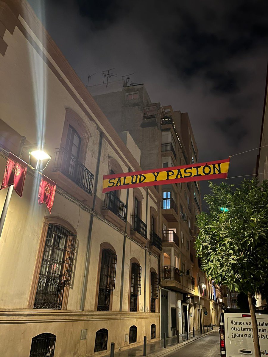 #XXVAñosDesamparados | La ciudad empieza a engalanarse por nuestro Grupo Joven.

#ExtraordinariaDesamparados