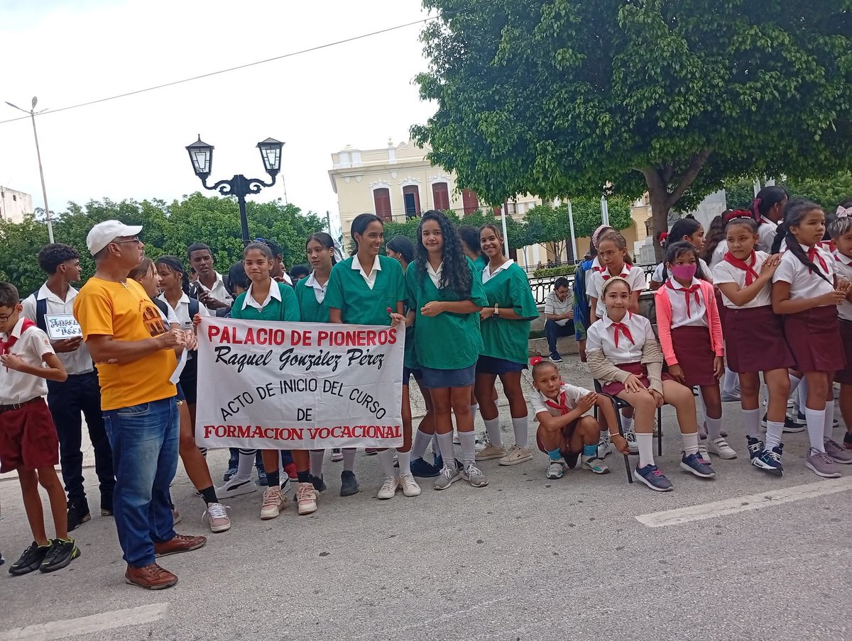 En el Palacio de Pioneros de #Bayamo "Raquel González " inició el curso de Formación Vocacional. Esta es una oportunidad para fomentar el amor al trabajo y perfilar la vocación por diversos oficios.