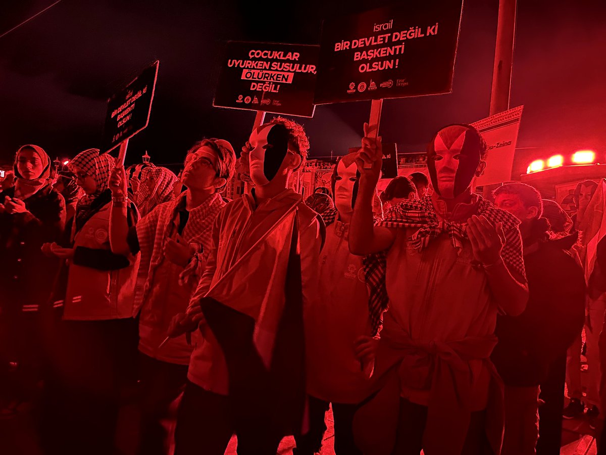 Hayat, İman ve Cihat... 
730. Günde Dava Yolunda Allah'ın hükmüne râm olanlara selam olsun...