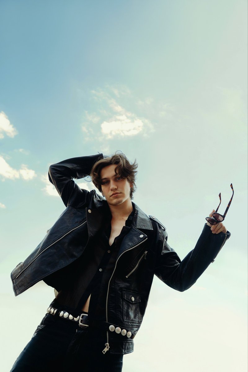 “I think just allowing yourself to feel and be fragile is kind of what ‘Fragile’ all comes back to. But like, it’s also going through those motions in the song where I am bottling it up.”
— <a href="/xhuddy/">Huddy</a> in our September issue.
Read here: unclearmag.com/issues
📸: <a href="/camiliberty/">cami</a>