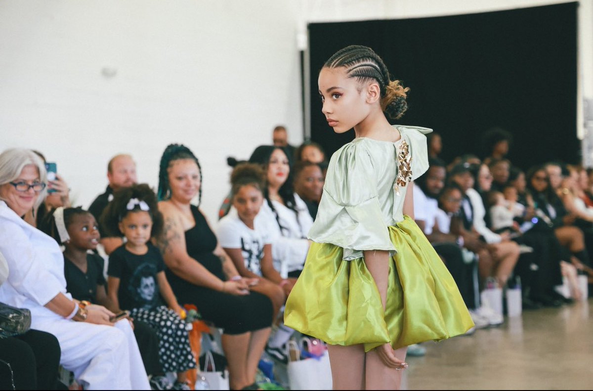 KleopatraVargas's tweet image. The World 🌎- My Runway… 
.
.

The Hues of Couture Fashion Show
#kleopatravargas #kidmodel #model #fashionshow #designers #kids