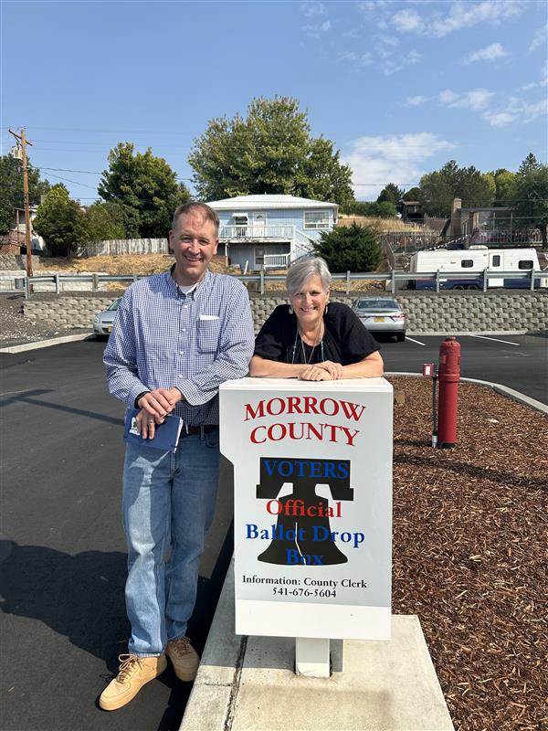 ORSecretaryRead's tweet image. Big thanks to the clerks in Morrow, Curry, &amp;amp; Klamath Counties for the warm welcome &amp;amp; great conversations last month. Their leadership drives Oregon&apos;s free &amp;amp; fair elections, protecting all citizens right to vote.

That marks 32 of 36 counties visited- Lake County, you&apos;re next!