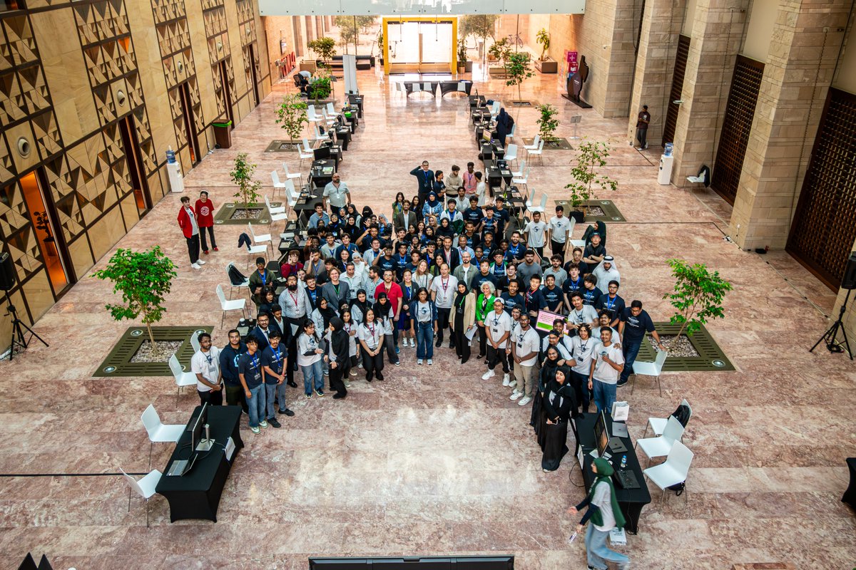 🌍 At #RebootTheEarth <a href="/libraryCMUQ/">CMU Qatar Library</a>, 100 students across 19 teams built tech for #ClimateAction.

Team GreenGold took the top spot with an #AI-powered farm dashboard: real-time soil &amp; irrigation insights, plant health scans from photos, plus multi-language voice &amp; text support!