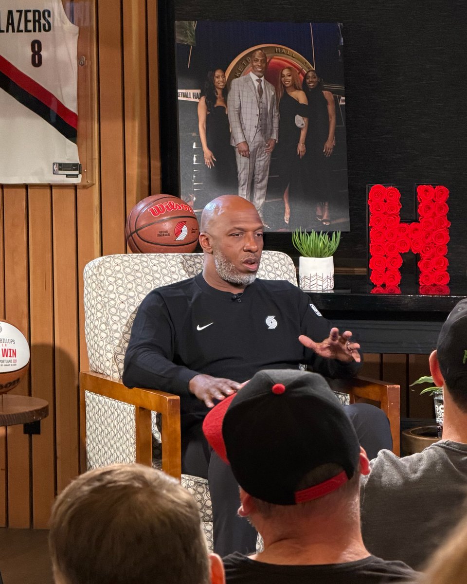 trailblazers's tweet image. "He leads with who he is."
Last night, Head Coach @1MrBigShot sat down for a Rip City Chat with @L_Hurd that premiered on @KATUNews