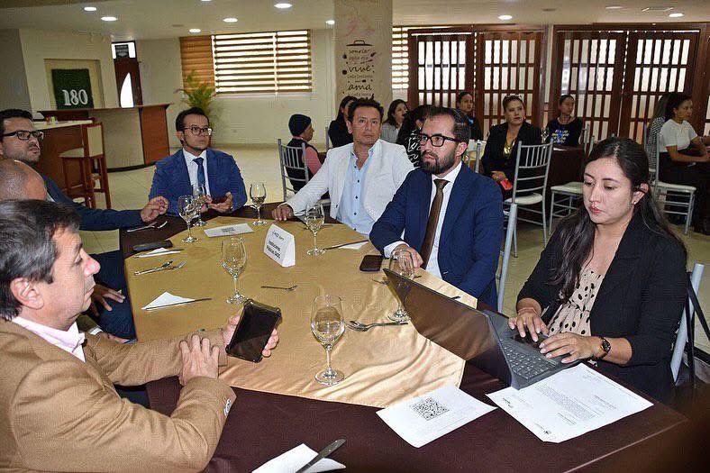 Más de 30 actores sociales participaron en el Consejo Social de Derecho, un espacio de diálogo entre la PUCE-I y la sociedad para fortalecer la pertinencia académica, la empleabilidad y la proyección social.

💡 Reafirmamos nuestro compromiso con una formación de calidad

#PUCEI