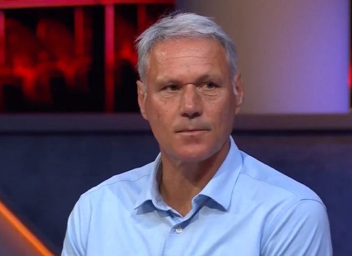 🔥 VAN BASTEN, sin pelos en la lengua:

“¿Por qué demonios se juega un Villarreal–Barça en EE.UU.? ¿Qué estamos haciendo, un show cómico? Es completamente RIDÍCULO… ¡y además es hacer TRAMPA!”

💥 “Para mí, esto demuestra la BANCARROTA TOTAL de La Liga. La UEFA tiene que detener