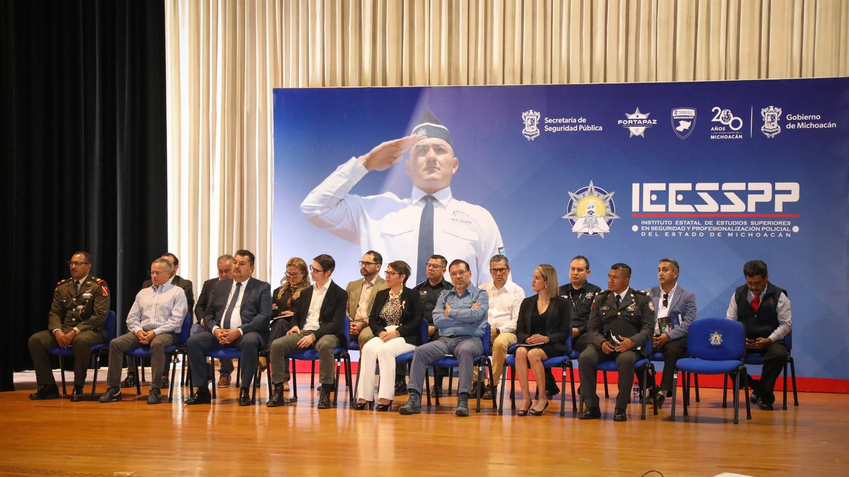 SSeguridad_Mich's tweet photo. Con nuestro modelo de formación avanzamos en nuestro compromiso de contar con los mejores perfiles. Hoy, en el #IEESSPP se realizó la entrega de certificados a agentes de la #GuardiaCivil que concluyeron como Técnicos Superiores Universitarios en Seguridad Pública. https://t.co/JWK6QNineG