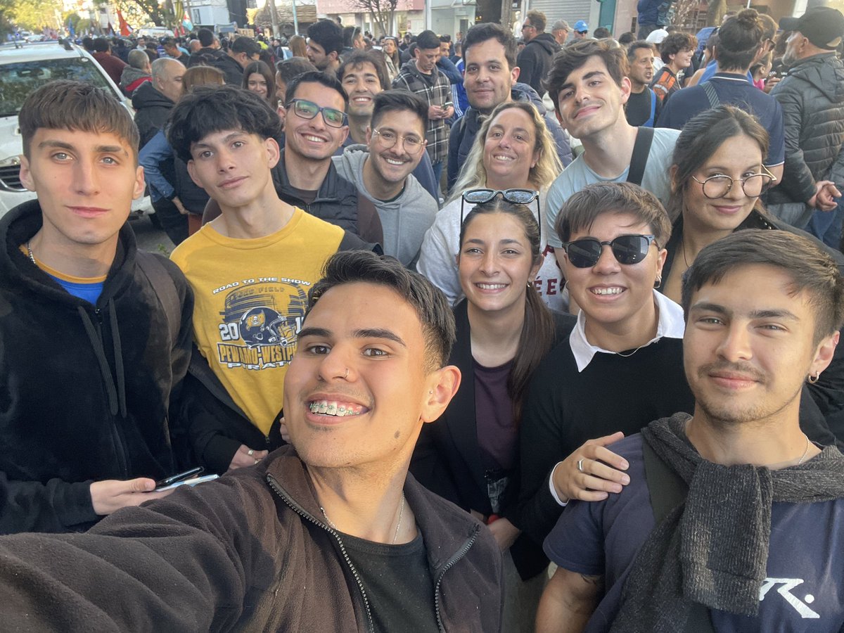 ESPERANDO AL PRESIDENTE Y A NUESTRO CANDIDATO <a href="/diegosantilli/">Diego Santilli</a> 💛