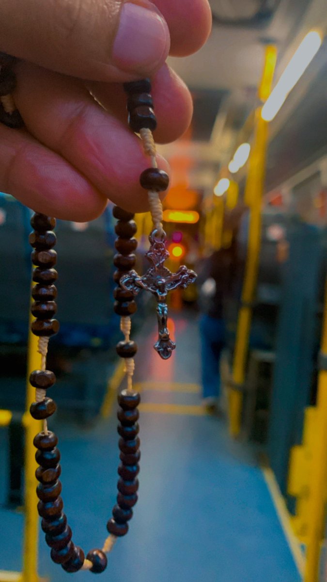 ThiagoFreitta's tweet photo. Saindo do trabalho e bora pra casa rezando o Santo Terço com @devocionarioapp https://t.co/KtLjUUInEq