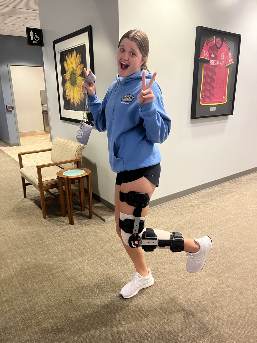 6 weeks post op!! Brace = unlocked 🔓#acl #meniscus