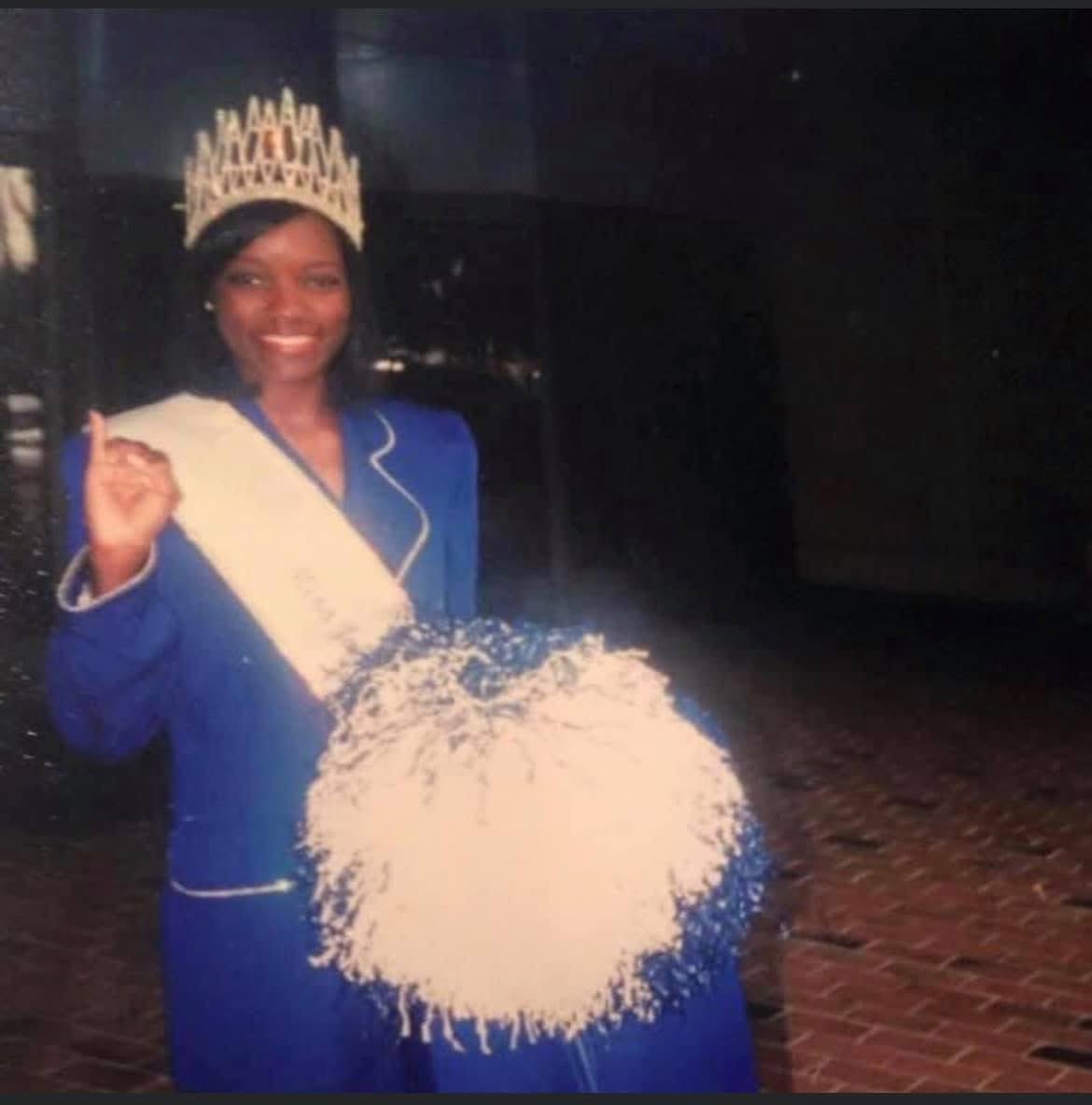 jsunaaDFW's tweet image. As we prepare for tonight’s coronation, we proudly honor those who came before them. Our shining jewels of DFW:

1975–76 E. Loraine Green-Lee
1996–97 Deidre Bell-Jones
1999–2000 Hope Richardson Miller
2013–14 Déja D. Knight

Happy Homecoming! 

#THEEiLove #JSUNAADFW