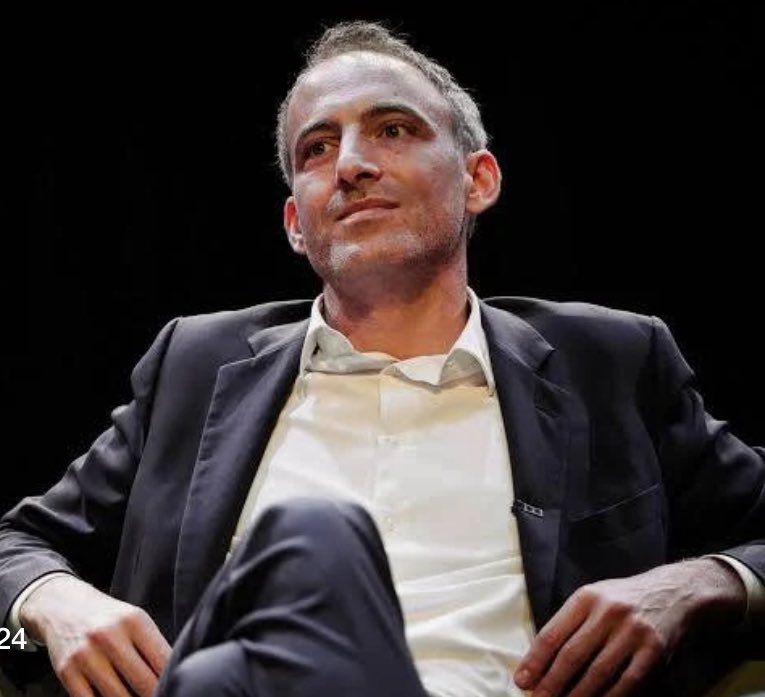 Resistance_SM's tweet image. 🚨🇫🇷🙄Aucune chance pour les présidentielles 2027 !  

12 mars 2017 : Naissance de son fils Gabriel avec la journaliste Léa Salamé (sa compagne depuis 2015). (Salamé anime des émissions politiques sur France Inter et France 2) cité comme un potentiel conflit d’intérêts,…