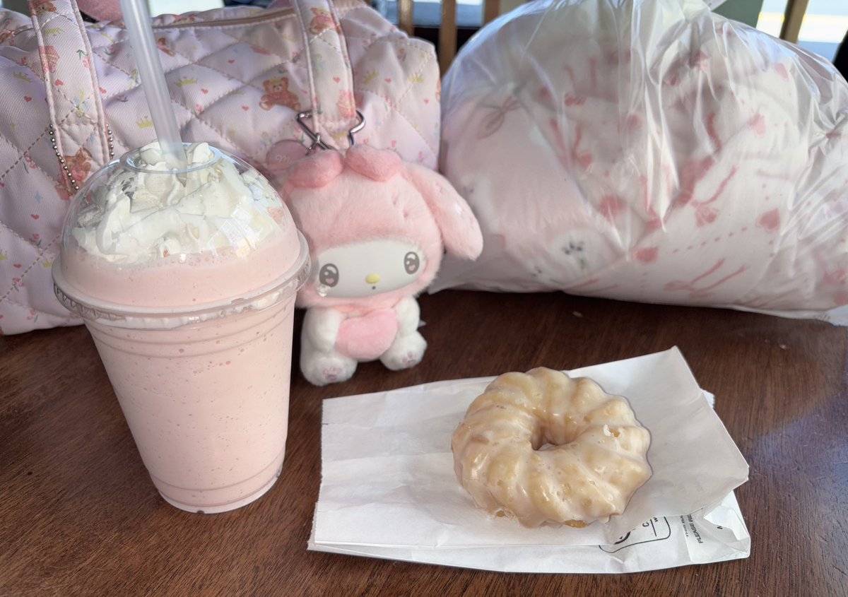 lapafaits's tweet photo. had a little treat after my mini shopping trip ♡ྀི https://t.co/0xvKEhRqOJ