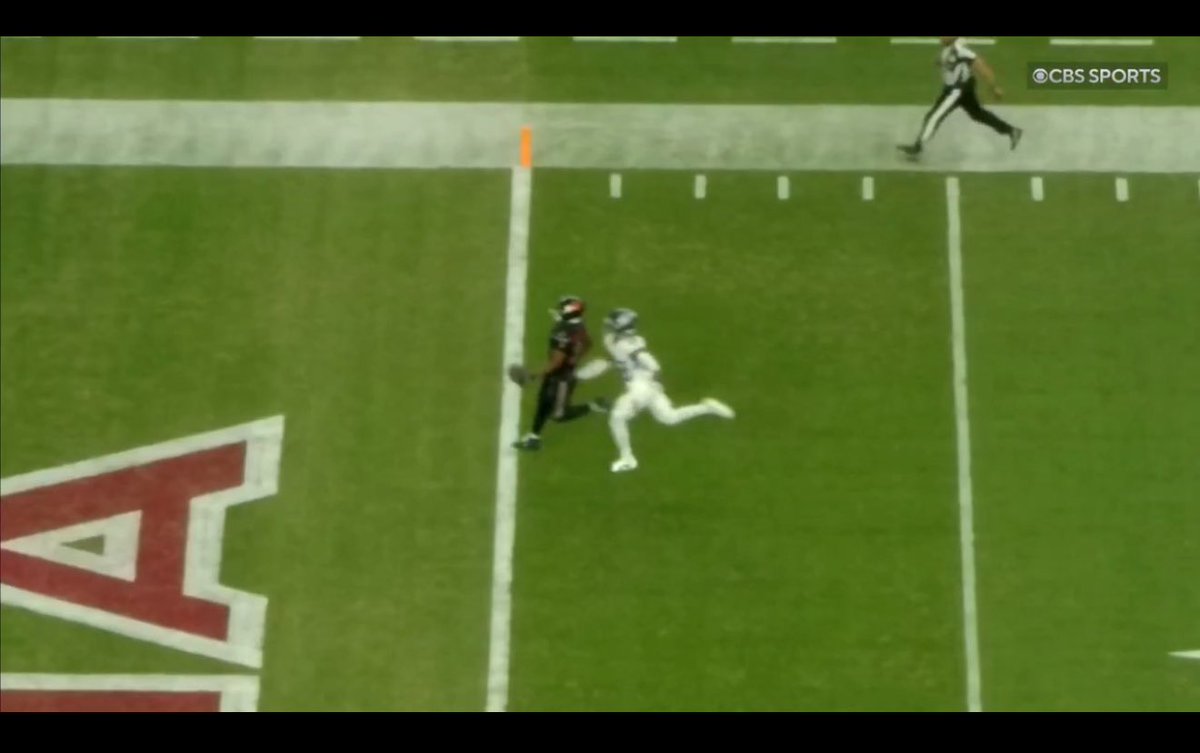 jamesb_dmd's tweet photo. @DeadThreads01 @MySportsUpdate Here is the other angle. The call on the field was a touchdown and this shows the ball in his fingertips across the line. Inconclusive and the call shouldn’t have changed. I get their trying to teach a lesson here but let’s stick to the rules. https://t.co/odpJV5QES9