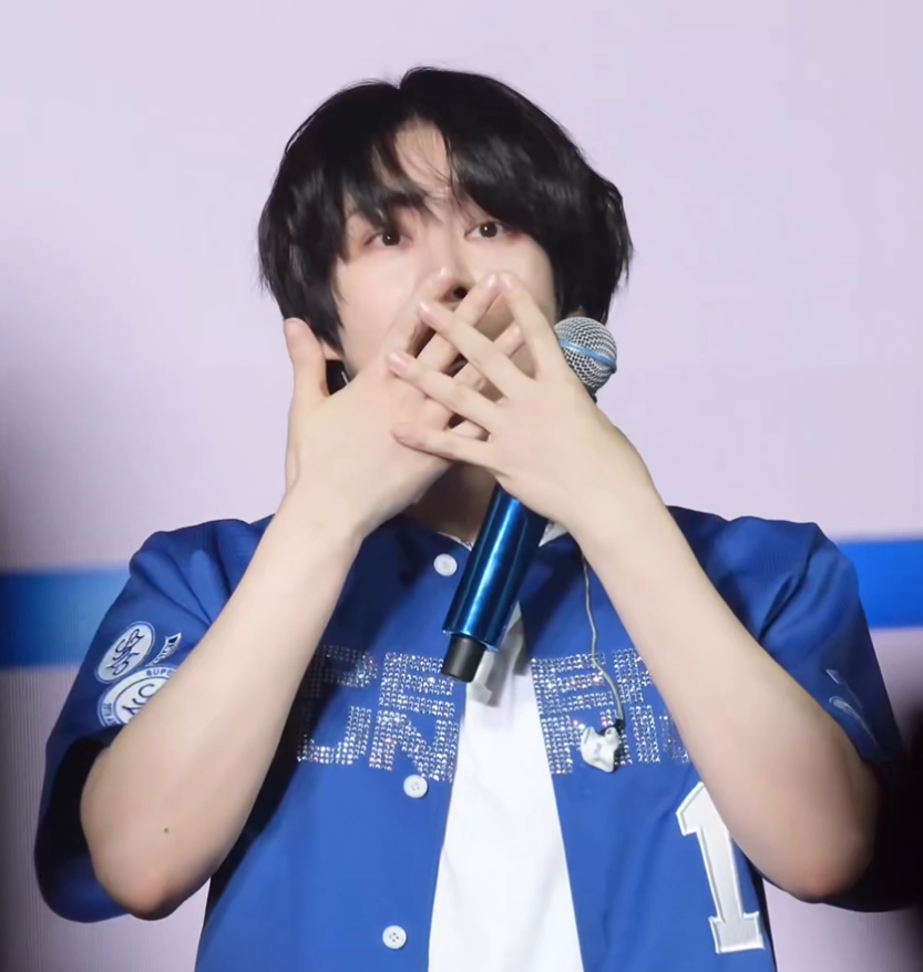 xianimmm's tweet photo. 몇살이지? https://t.co/G9A5WSu9DA