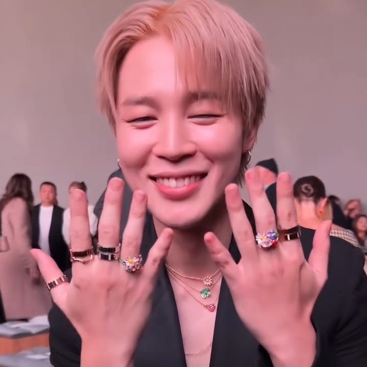 never needed tons of makeup and filter to end fatmin even taehyung's hands are prettier than pigmin's face 
x.com/alonebymin/sta…