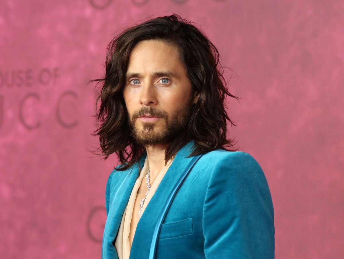 BREAKING: Jared Leto has been denied an undisclosed role in an upcoming Cookie Dough Project. According to an insider, they were quoted as saying:

“[We] don’t work with f*cking creeps, Jesus f*cking Christ. Get him the f*ck out of here NOW”

(Source: <a href="/TheLuister_/">Luis 🦦</a>)