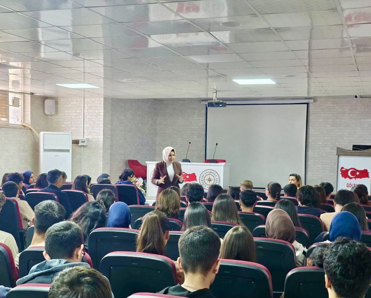 Adıyaman Gölbaşı Anadolu Lisesi ve Yunus Emre Anadolu Lisesi öğrencileriyle buluştuk, sohbet ettik. Bu gençler çok kitap okuyacak, çok iyi olacak inşallah, söz verdiler. 🌸