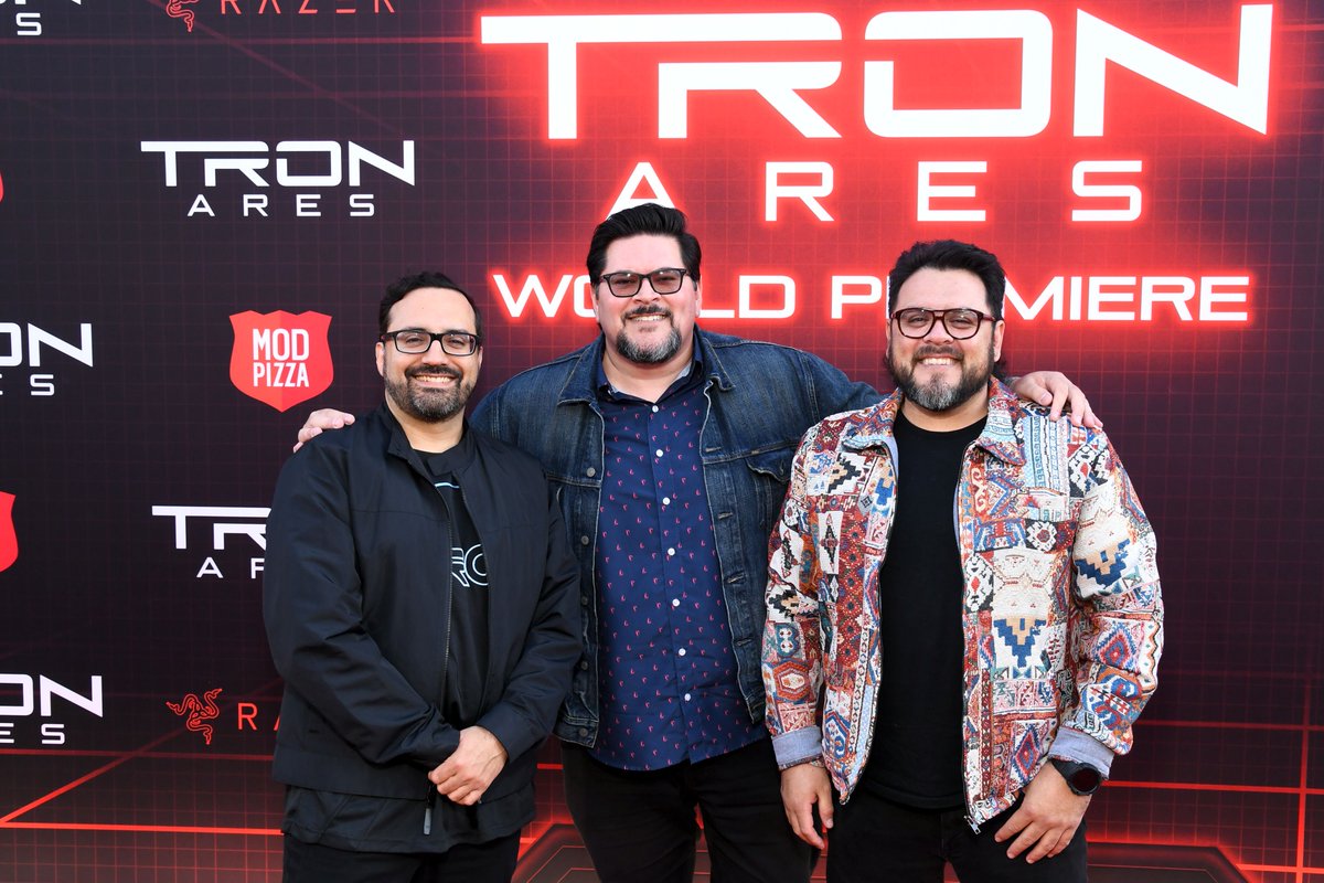 adamhlavac's tweet image. TRON: ARES delivers on picture and sound. The visual effects are fantastic and deserve to be experienced on the biggest screen. Ultimately, the script lacks the depth to make me emotionally invested in any character’s story. NIИ is the movie’s other savior.