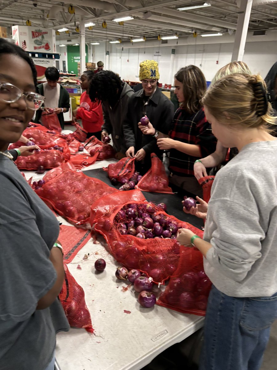 7000 pounds of onions = 5,833 meals!! Not bad for a morning at school!