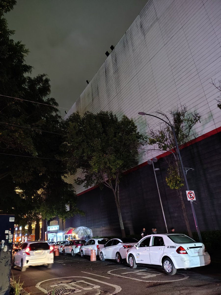 Luminarias apagadas, zona #insegura obrero mundial / cuauhtémoc y xochicalco, frente a <a href="/parque_delta/">Parque Delta</a> ambas aceras.
#sendero #seguro . Colonia piedad narvarte, alcaldía <a href="/BJAlcaldia/">Alcaldía de Benito Juárez</a> 
<a href="/ClaraBrugadaM/">Clara Brugada Molina</a> <a href="/craviotocesar/">César Cravioto</a> <a href="/locatel_mx/">@locatel_mx</a> <a href="/SOBSECDMX/">Secretaría de Obras y Servicios CDMX</a>