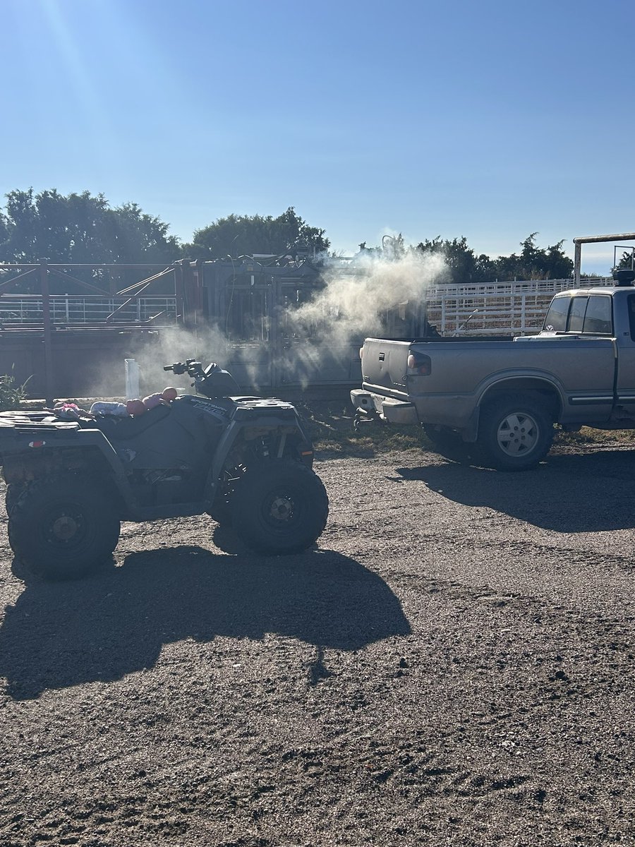 RadarZ06's tweet image. @CowboyCadillac3 If you haven’t held the ranch branding iron in the fall of the year… you’re not family. You just people we have around. 
#fallrun