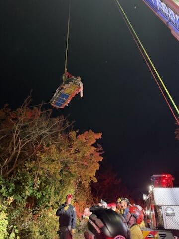 EastsideFire's tweet image. EF&R with the help of @BvueFD preformed a high angle rope rescue early this morning on the 2000 blk of W Mercer Way. The patient was 25ft down a retaining wall with serious injuries.