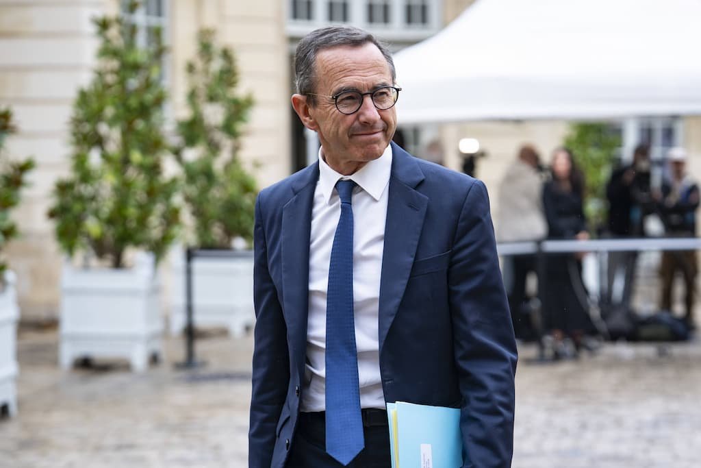 AlertesInfos's tweet image. 🚨🇫🇷☎️ FLASH | Dimanche soir, Bruno Le Maire a tenté de joindre Bruno Retailleau sans succès. Appelant ensuite le standard du ministère de l’Intérieur, un agent lui répond : "Écoutez, Monsieur, je ne sais pas qui vous êtes. Il est 22 heures, ce n’est pas l’heure des blagues",…