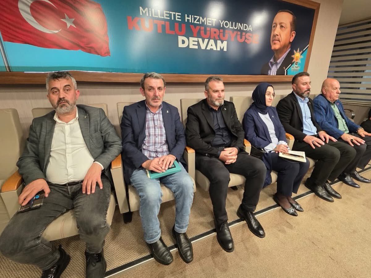 Haftalık olağan toplantımızı, İlçe Koordinatörlerimiz Taha Başparmak ve Berna Akmar ile İlçe Yöneticilerimizin katılımlarıyla gerçekleştirdik.

Teşkilat çalışmalarımızı istişare ederek, birlik ve beraberlik içerisinde yolumuza kararlılıkla devam ediyoruz.