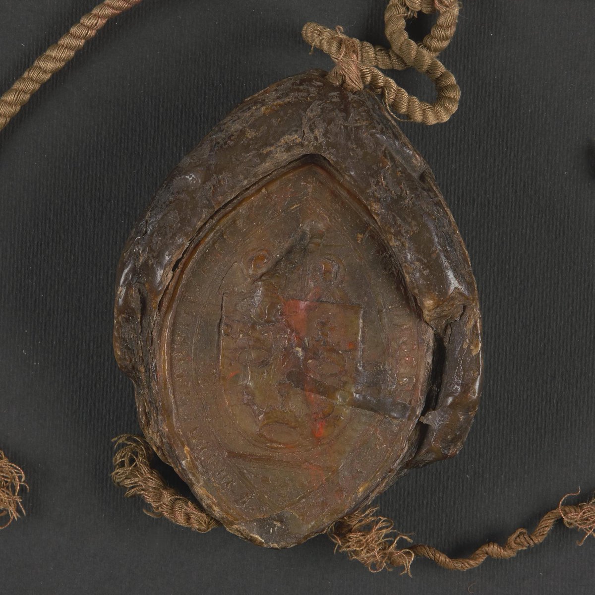 #OTD 1477: bp krakowski Jan Rzeszowski, zgodnie z wolą kapituły, nadaje kaplicy Św. Krzyża w katedrze krakowskiej, ufundowanej i wyposażonej przez króla Kazimierza Jagiellończyka, dziesięciny ze wsi: Łazany, wola Podłazańska, Szkrzydlna, Jodłownik i Niżowa
polona.pl/item-view/0d63…