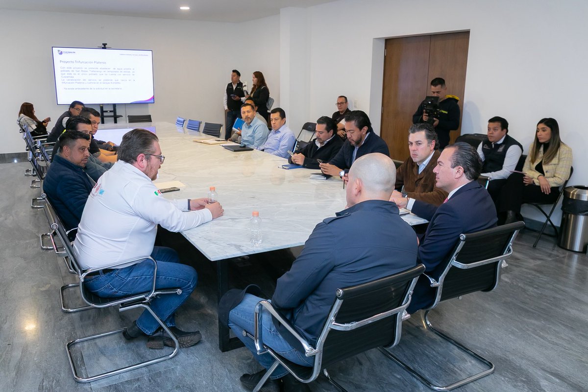 En reunión con el Secretario del Agua, José Mario Esparza, acordamos reforzar los proyectos que aseguren el suministro y cuidado del agua en Cuajimalpa. 💧 Trabajamos por el bienestar y la tranquilidad de las familias.
