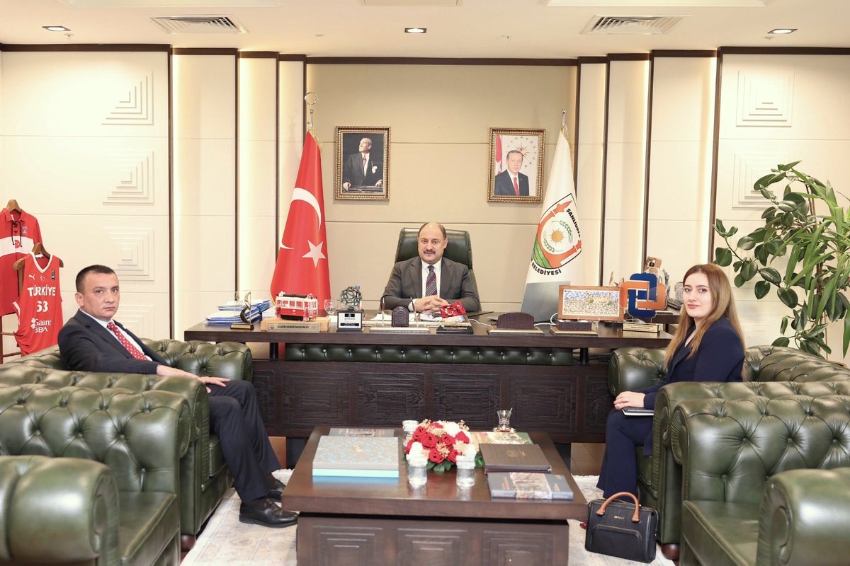 KOSGEB Şanlıurfa İl Müdürü Metin Gülmen, Şanlıurfa Büyükşehir Belediye Başkanımız Mehmet Kasım Gülpınar'ı ziyaret etti.

Nazik ziyaretlerinden dolayı kendilerine teşekkür ederiz.