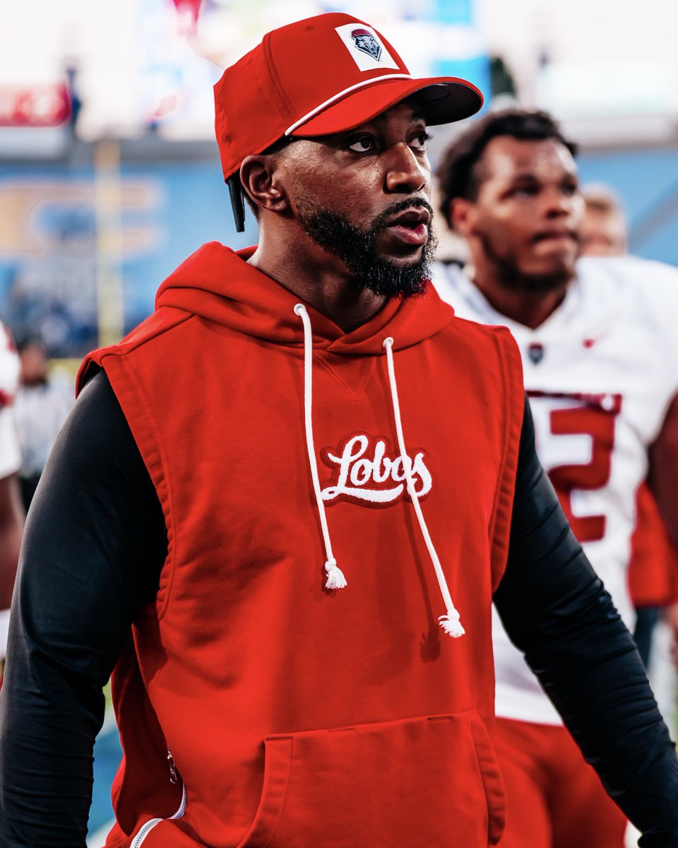 UNMLoboFB's tweet image. Lobo Nation, join us at Lobo Talk tonight! Hosted by @RobTalksLobos 🌃

🗣️ @franks_coach &amp;amp; @kozy_jay2x will be joining @Coach_Eck on the show 

📍 7 PM @sandia_casino 
☎️ 505-246-0610 
📻 player.listenlive.co/22401

#GoLobos | 🐺⬆️