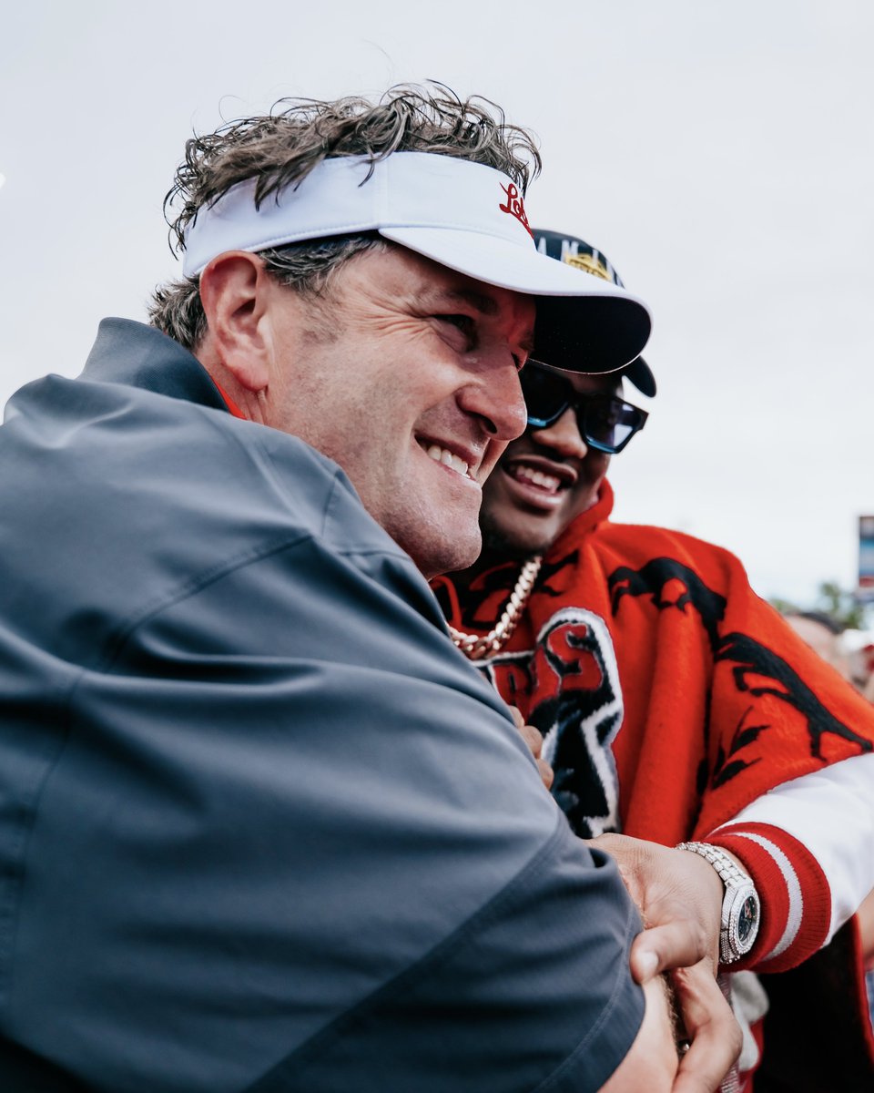 UNMLoboFB's tweet image. Lobo Nation, join us at Lobo Talk tonight! Hosted by @RobTalksLobos 🌃

🗣️ @franks_coach &amp;amp; @kozy_jay2x will be joining @Coach_Eck on the show 

📍 7 PM @sandia_casino 
☎️ 505-246-0610 
📻 player.listenlive.co/22401

#GoLobos | 🐺⬆️