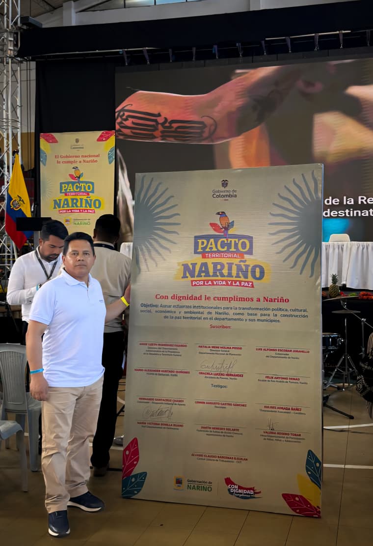 ⚡Más energía para el desarrollo del sur de #Colombia

<a href="/Cedenaroficial/">Centrales Eléctricas de Nariño S.A. E.S.P.</a> y el Ministro <a href="/EdwinPalmaVE/">Edwin Palma A.</a>  fortalecieron acuerdos en Interconexión Eléctrica Cauca -Nariño y Proyecto Geotérmico Binacional Tufiño-Chiles-Cerro Negro, referente en energía limpia y constante🌋<a href="/MinEnergiaCo/">Minenergía</a>