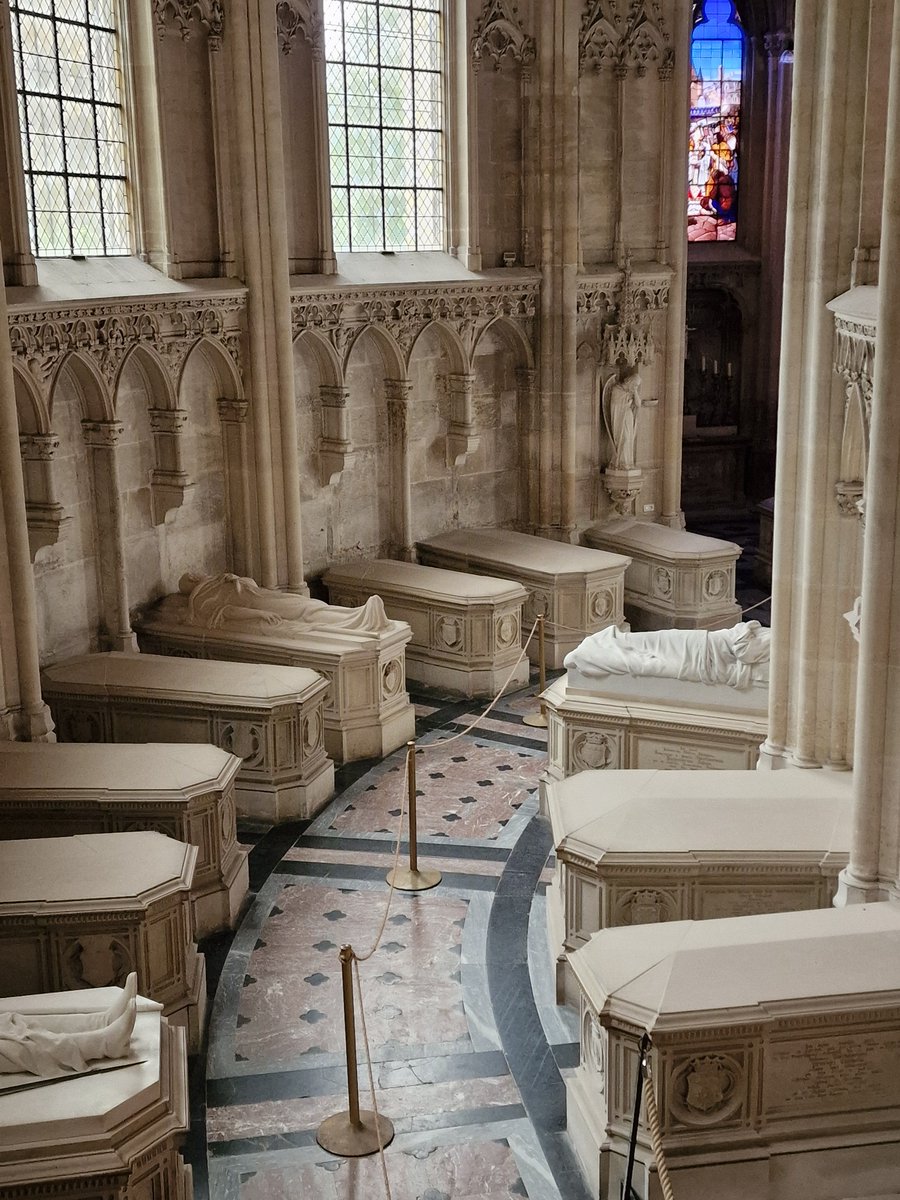 stefdesvosges's tweet image. Bonsoir à tous voici les tombeaux du déambulatoire nord de la chapelle royale Saint-Louis de Dreux, j&apos;avais déjà mis les photos mais là il s&apos;agit des nouvelles (certaines sont moyennes)