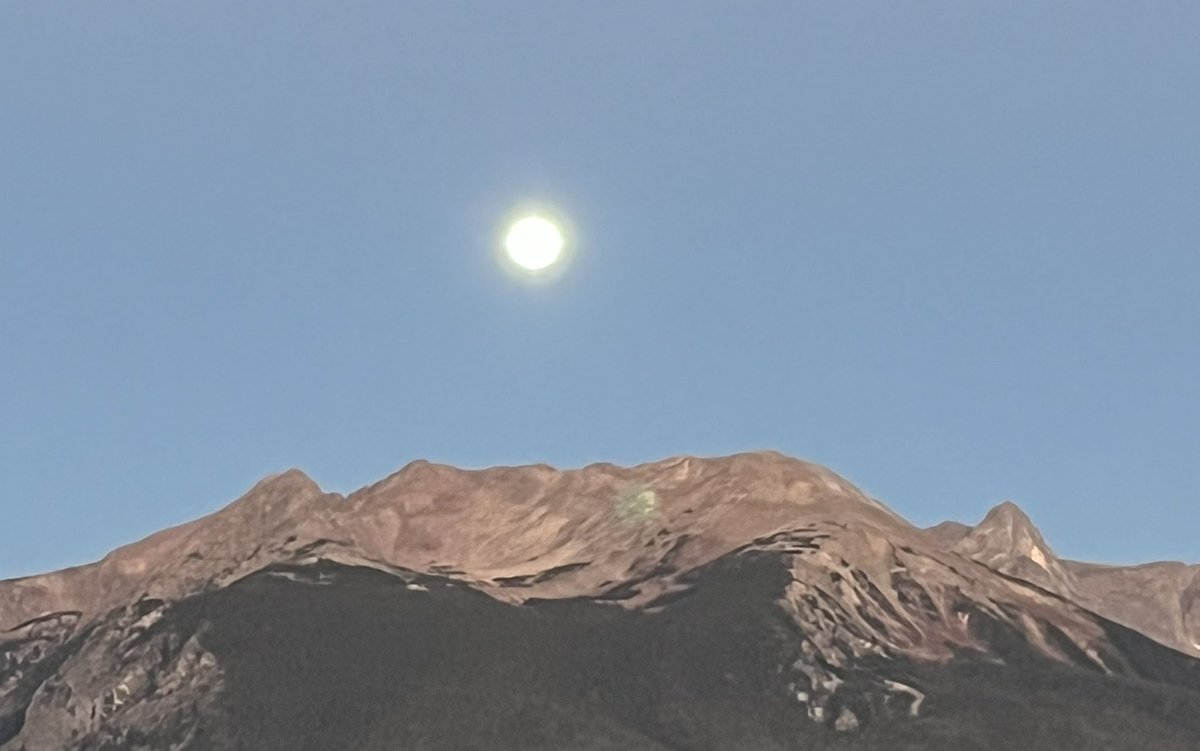 This morning’s moonset b