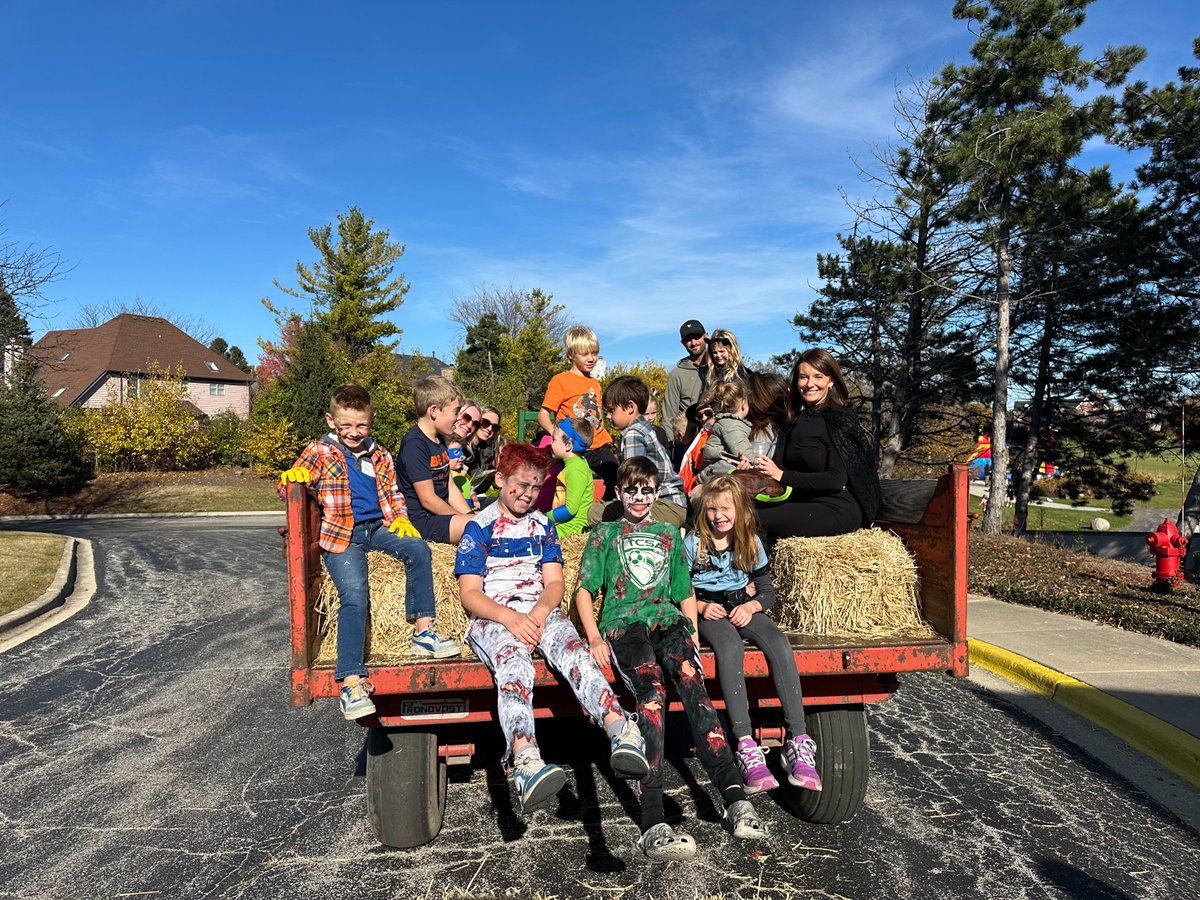 EagleBrookCC's tweet photo. 🎃👻 Join us for Family Boofest on Sunday, Oct. 19! Enjoy hay rides, a petting zoo, pumpkin painting, bounce houses, mummy races, cider samples &amp; more. 🍂 Costumes encouraged — fun for all ages! 🧡 #EagleBrookCC #FamilyBoofest #FallFun #SpookySeason #GenevaIL https://t.co/4nvnRl2oIs