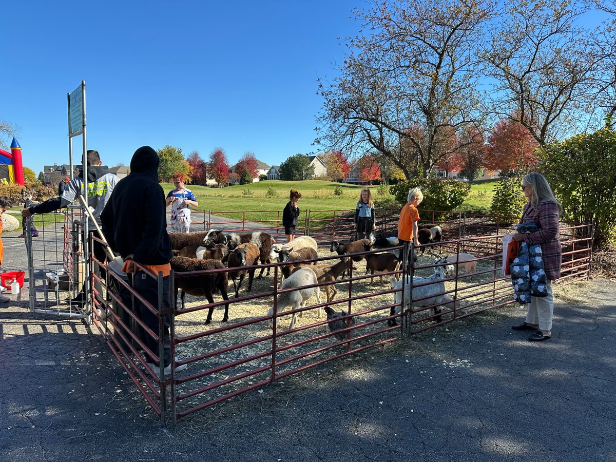 EagleBrookCC's tweet photo. 🎃👻 Join us for Family Boofest on Sunday, Oct. 19! Enjoy hay rides, a petting zoo, pumpkin painting, bounce houses, mummy races, cider samples &amp; more. 🍂 Costumes encouraged — fun for all ages! 🧡 #EagleBrookCC #FamilyBoofest #FallFun #SpookySeason #GenevaIL https://t.co/4nvnRl2oIs