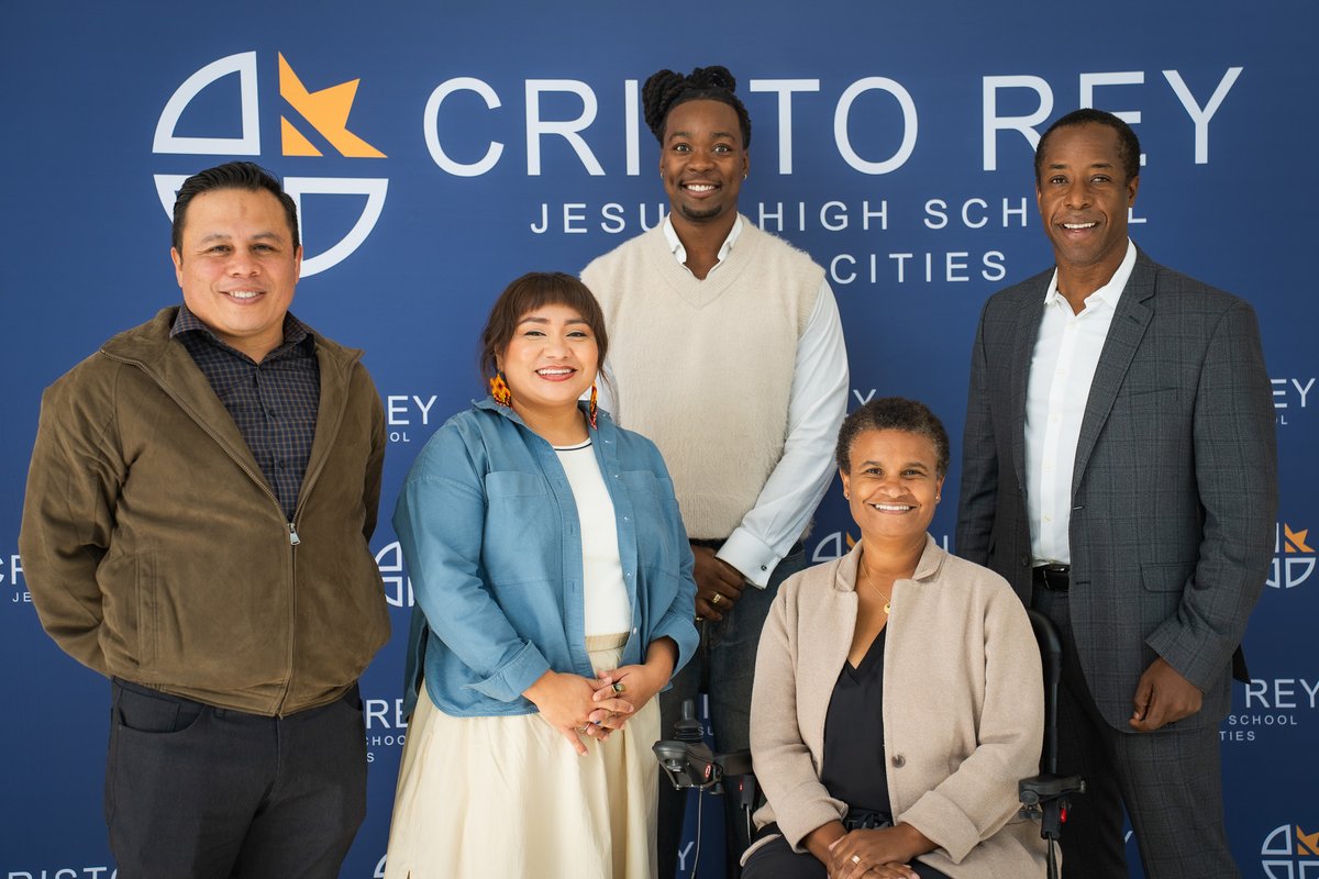 CRJesuit_TC's tweet image. BIG THANKS to last Friday&apos;s Career Panelists! Our community is stronger because of Richard Harris, Khalique Rogers, Jennifer Coates, Oscar Miranda Hernandez and Kiara Machuca! Your perspective, stories and hopefulness for the future are a treasure at Cristo Rey. See you again!